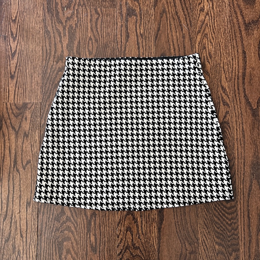 MANGO Mini Houndstooth Skirt in Black and White